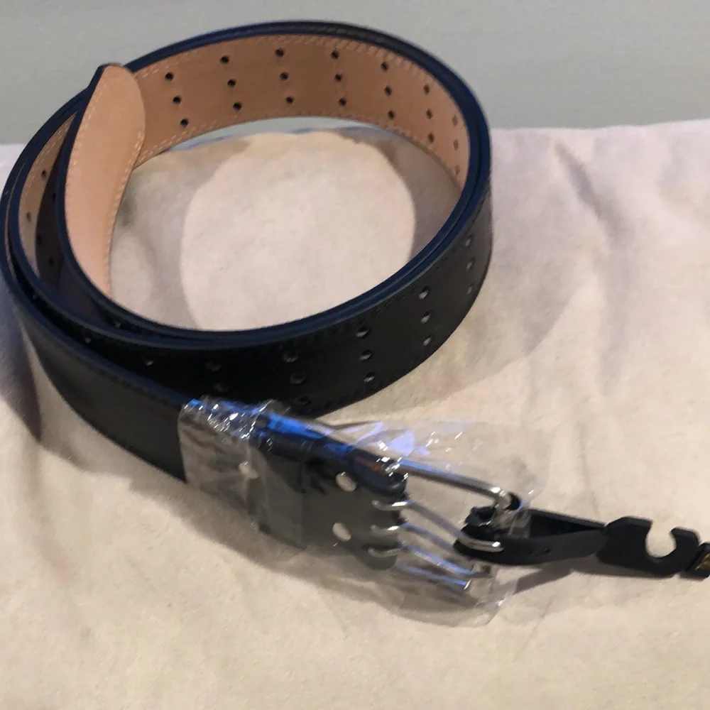 - 2 XL Men’s Black Belt